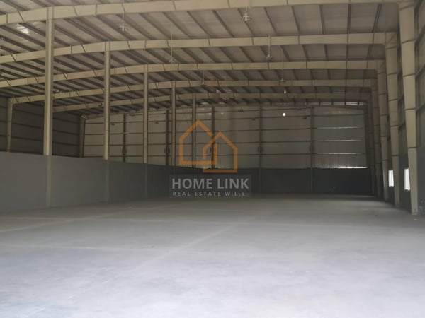 Store+ Office+ Accommodation Workers in Al Wakrah - Whole Building in East Industrial Street