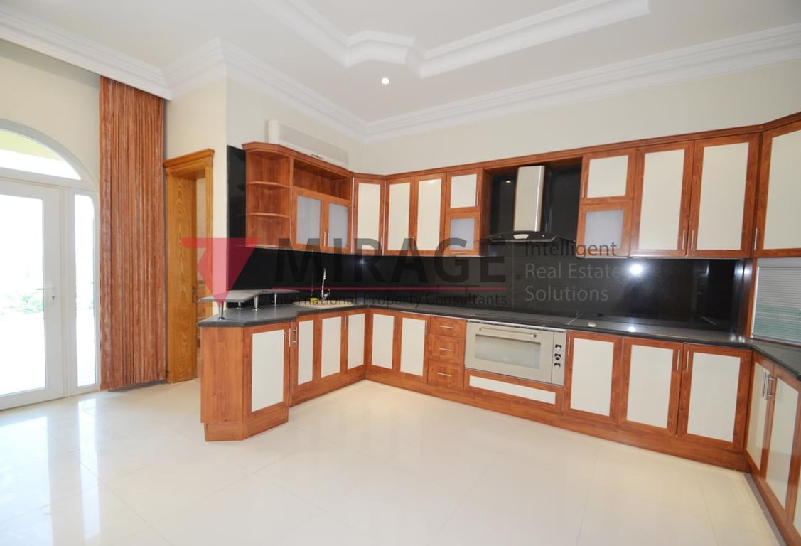 Huge 9-bed S/A villa (1440sqm) for use as school