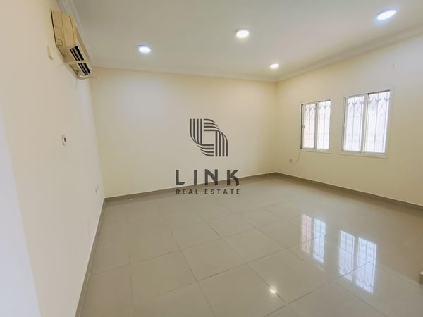 Standalone Villa with Private Pool 5 Bedrooms - Villa in Al Duhail South