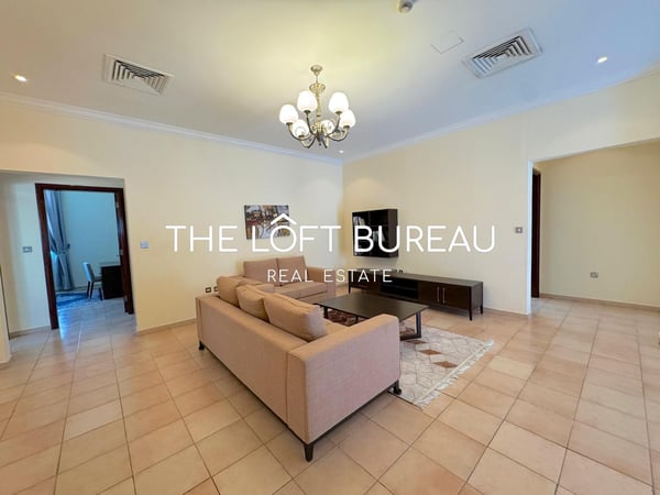 Spacious 4 bedroom plus maids, great compound - Villa in Abu Sidra