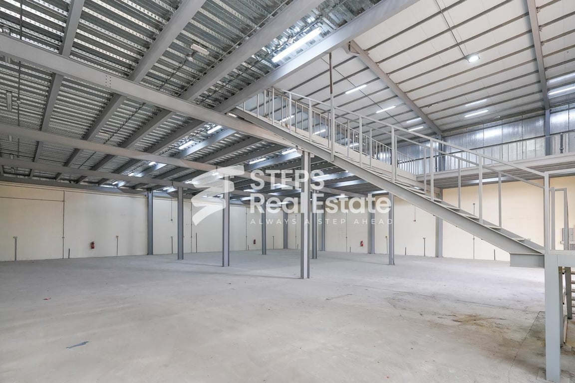 Vast Warehouse w/ Rooms - Industrial Area - Warehouse in Industrial Area