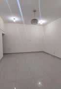 A large hall room with a kitchen and a comprehens - Apartment in Al Duhail