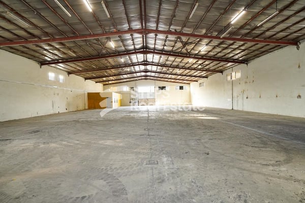 Warehouse with Rooms for Rent in Industrial Area - Warehouse in Industrial Area 4