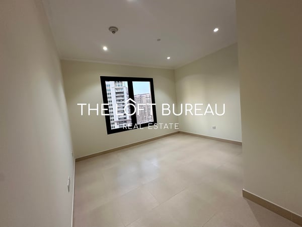 Rent Now! Spacious Semi Furnished 1BR with Balcony - Apartment in Porto Arabia