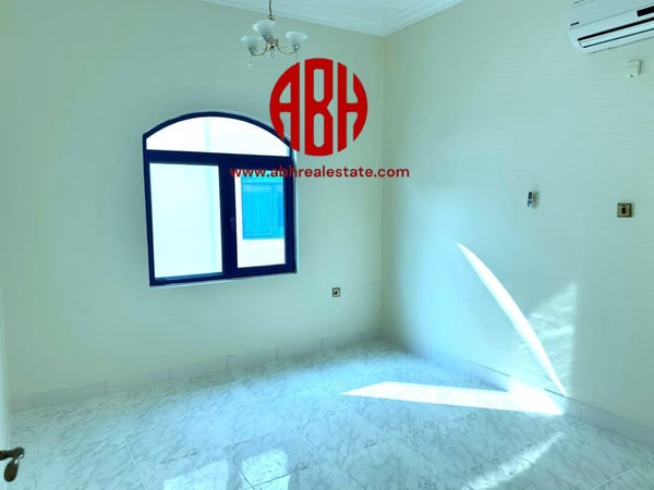 HUGE & SPACIOUS 5 BDR VILLA | ACCESS TO AMENITIES - Villa in Al Nuaija Street