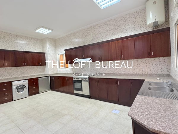 1 month FREE! Spacious 4 bedroom + maids! - Villa in Bu Hamour Street