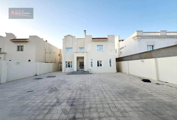 Stand Alone 5BR Villa In Ein Khaled For Rent - Villa in Umm Al Seneem Street