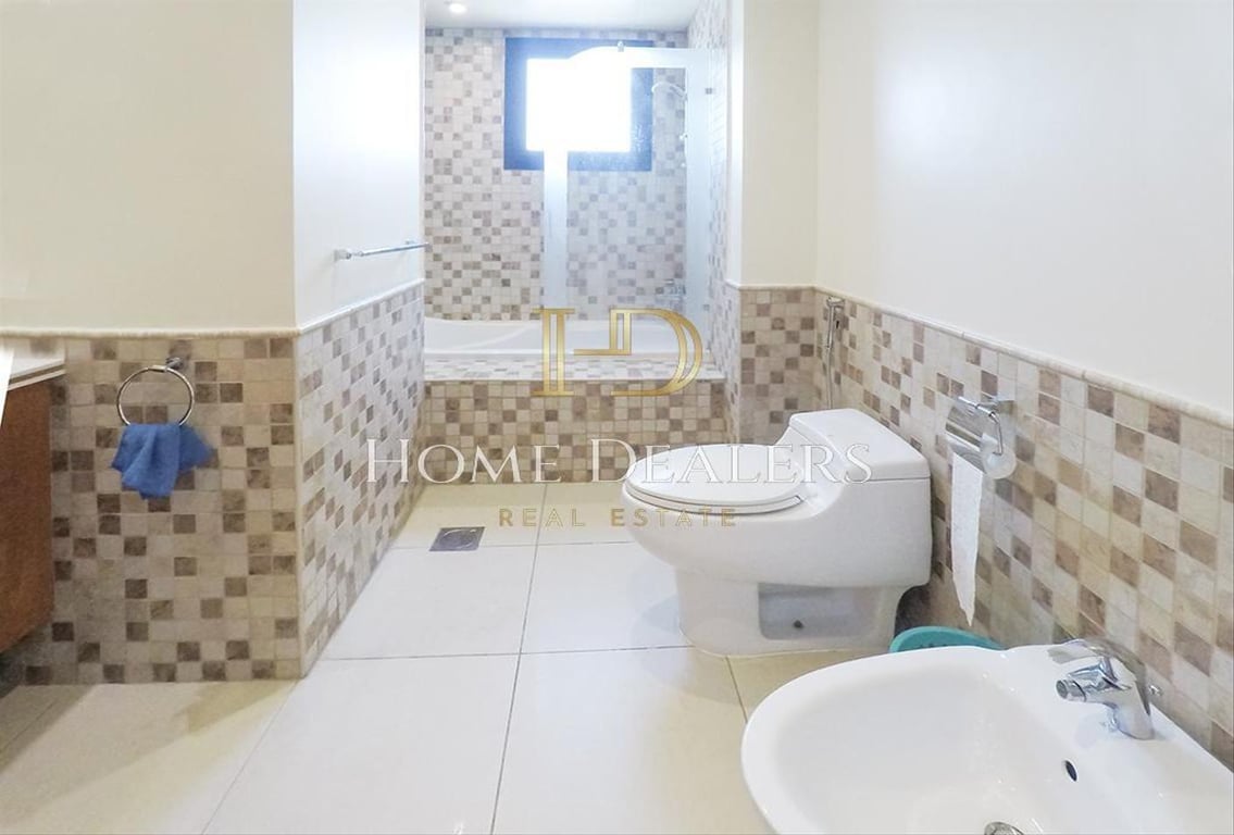Great Offer! 2BR Semi Furnished | Porto Arabia - Apartment in West Porto Drive