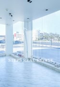 Prime Location Showroom in Al Sadd for Rent - ShowRoom in Al Sadd Road