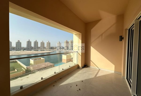 Marina View Semi Furnished 1 Bedroom Al Mutahidah - Apartment in Al Mutahidah Tower