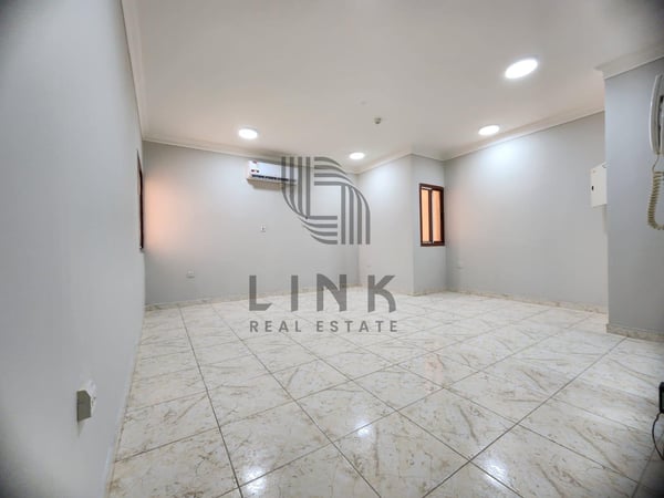 Brandnew 2 Beds Apartment Unfurnished Near to Park - Apartment in Al Muntazah Street