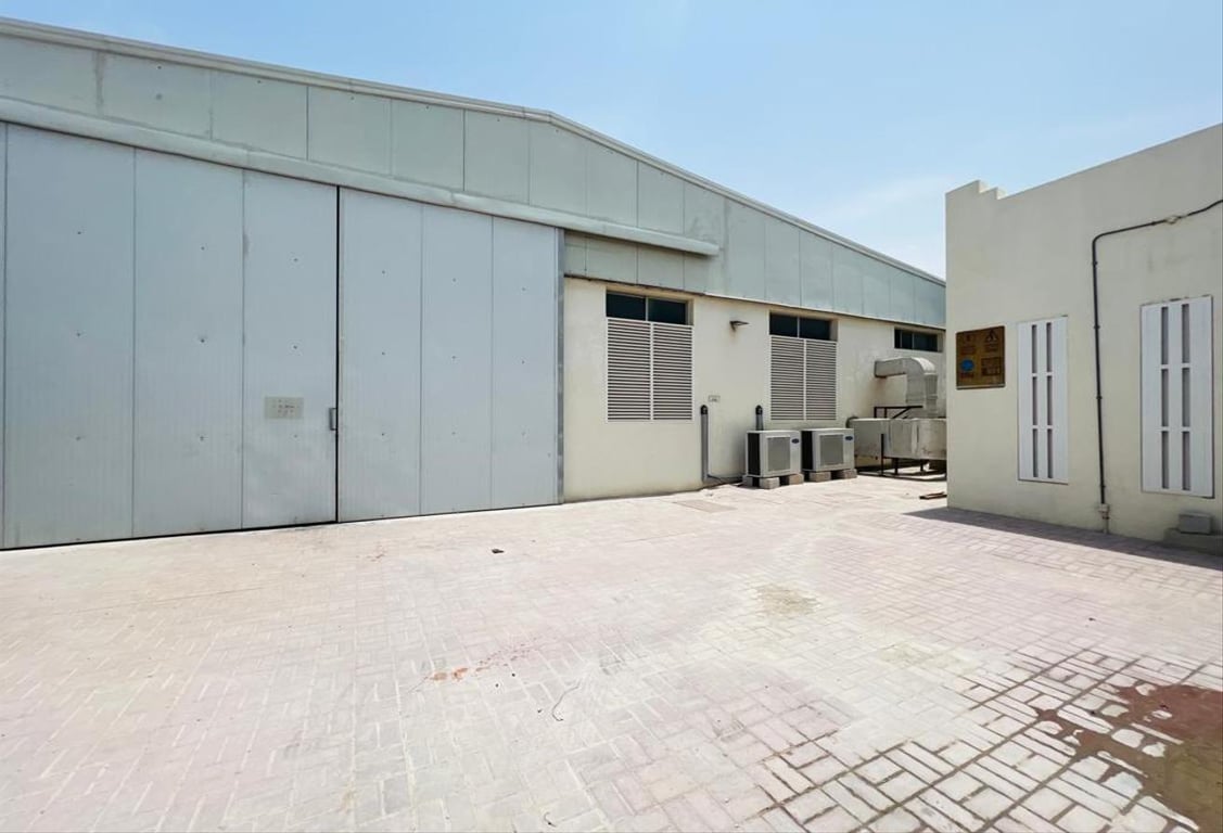 1787 Sqm Warehouse with 8 Rooms in Ind.Area !! - Warehouse in Industrial Area 1