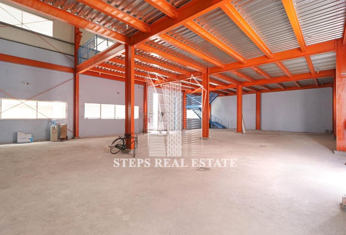 Good Condition Warehouse with Rooms in Aba Seleel