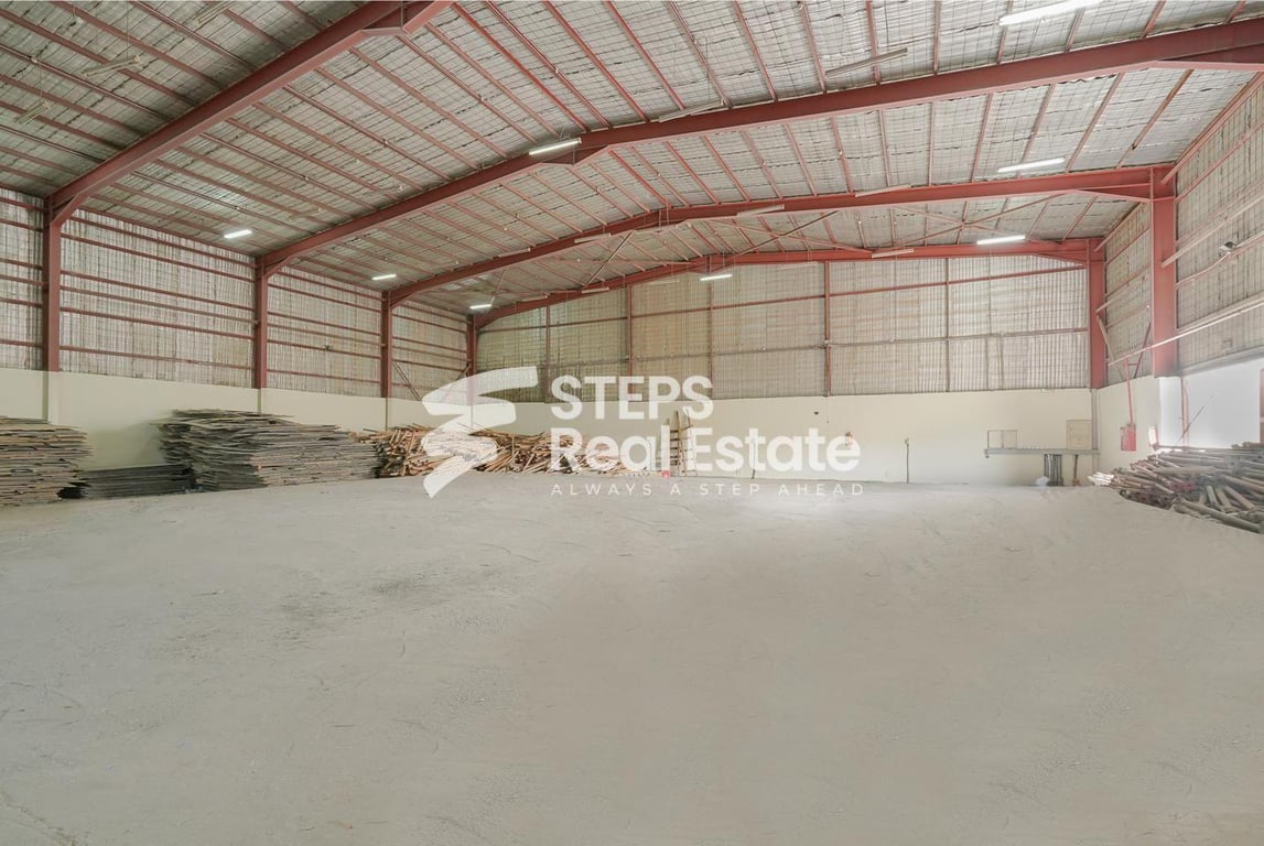 Warehouse with Spacious Yard in Industrial Area - Warehouse in Industrial Area