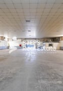 600 sqm Garage + 3 Rooms & 8 Offices - Warehouse in Industrial Area