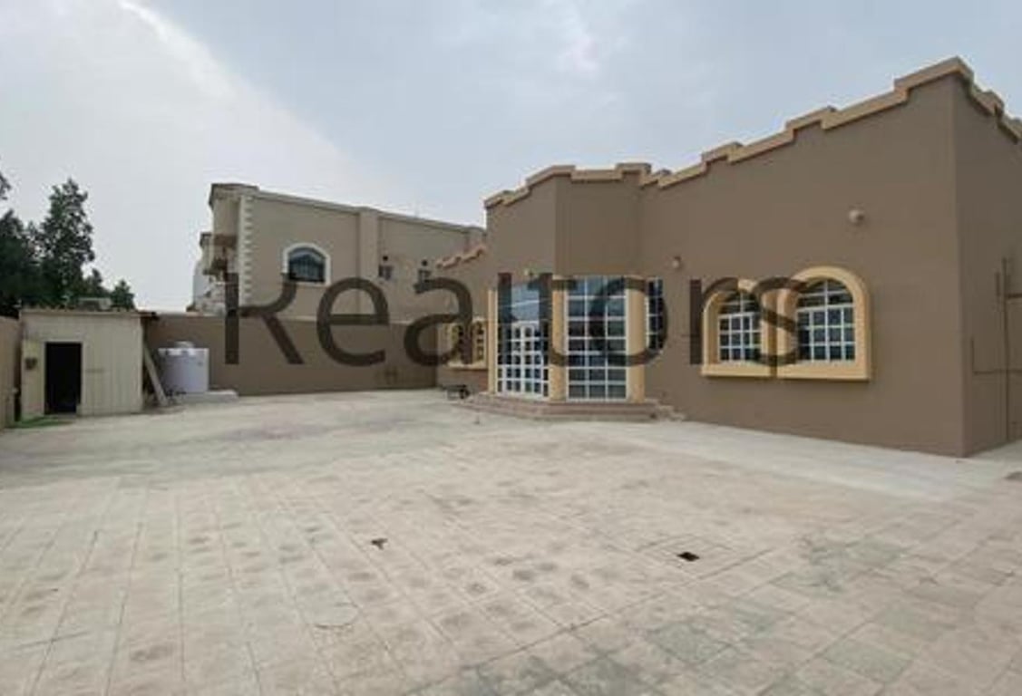 Semi Commercial and Spacious Villa in Al Hilal