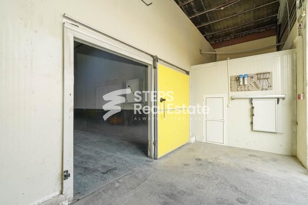 Warehouse with Chiller and Freezer in Industrial - Warehouse in Industrial Area 4