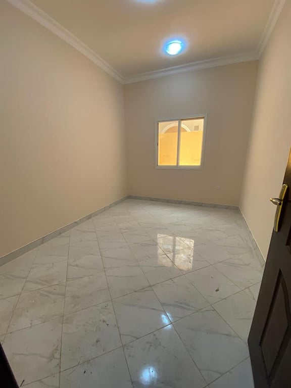 Spacious 5Bedrooms Unfurnished Compound Villa With Facilities For Rent ln Umm Salal Ali