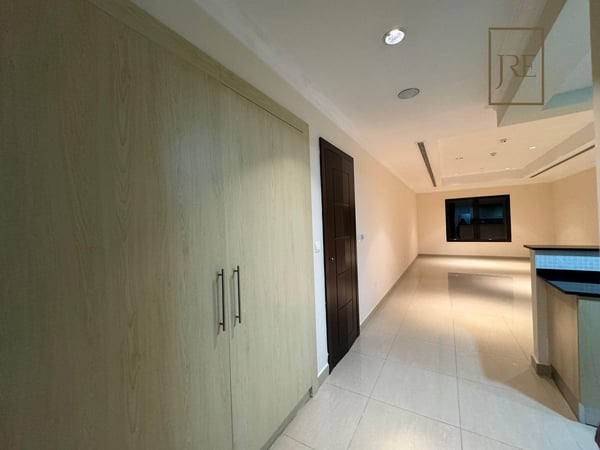 Chic Semi Furnished Studio for Rent  Porto Arabia - Apartment in Porto Arabia