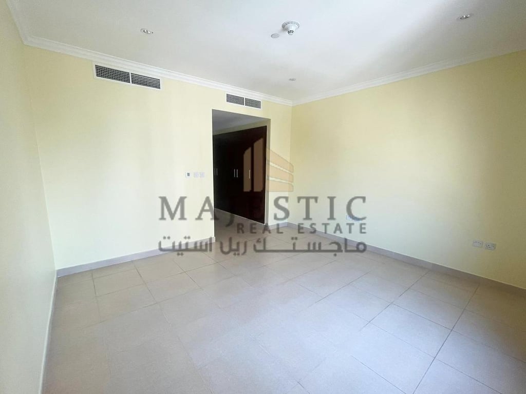 Semi Furnished 1 Bedroom Apartment with Balcony - Apartment in West Porto Drive