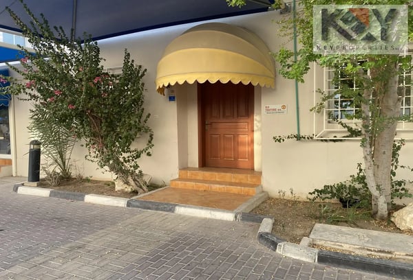 Compound villa 4 bedroom + backyard ..,, - Villa in Muaither Area