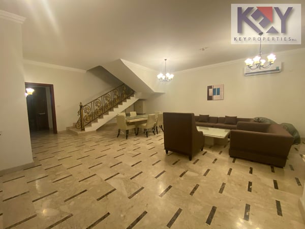 SF Compound Villa 5 bed + Store + backyard - Villa in Al Hanaa Street