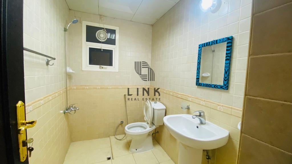 Spacious 3 Bedrooms Apartment Unfurnished - Apartment in Thabit Bin Zaid Street