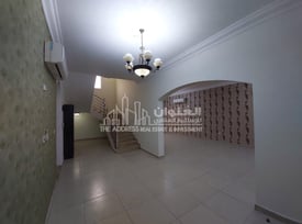 Spacious 5 Bedrooms Villa in a Compound - Villa in Umm Salal Ali