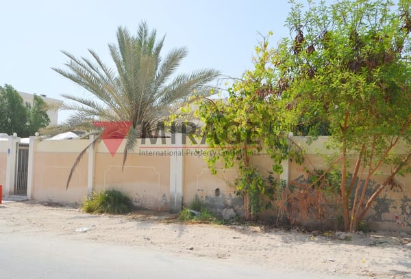 Traditional house with land for redevelopment - Villa in Al Duhail