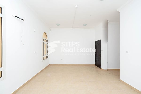 Commercial Villa for Rent | Premium Location - Villa in Bu Hamour Street