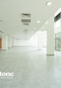SPACIOUS SHOWROOM WITH OFFICES | FITTED - ShowRoom in Najma Street