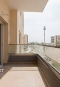 Simple Spacious Room with Balcony and Utilities - Apartment in Dara