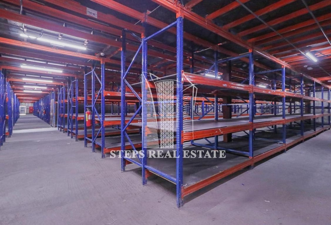 Equipped with Racking System Spacious Warehouse