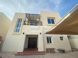 Homey Family 3 Bedroom + Maid Compound Villa - Villa in Umm Al Seneem Street