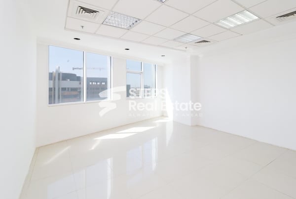 Unfurnished Office Space — Umm Ghuwailina - Office in Al Aman Street