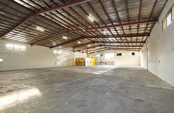 Warehouse with Rooms for Rent in Industrial Area - Warehouse in Industrial Area 4