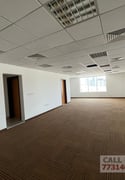 Office in al dafna near city center - Office in West Bay