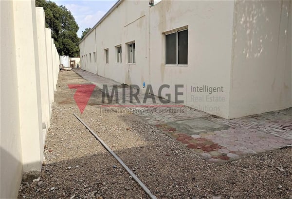 Warehouse for Sale in Industrial Area - Warehouse in Industrial Area