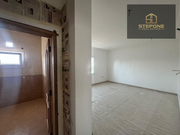 STAND ALONE VILLA IN ALKHEESA WITH 8 BEDROOMS - Villa in Al Ebb