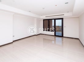 Studio Apartment with Balcony in Porto Arabia - Apartment in East Porto Drive