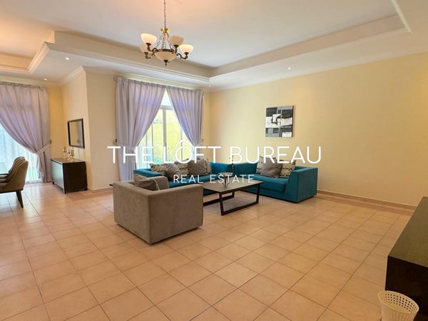 Spacious 4 bedroom plus maids, great compound - Villa in Abu Sidra