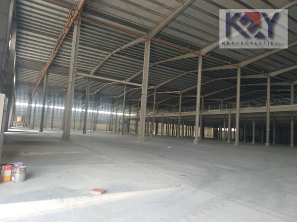 Warehouse,Showroom,Staff Accommodation for Rent - Warehouse in Birkat Al Awamer