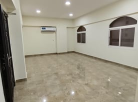 Spacious 2 BHK With Big Hall In New Condition - Apartment in Umm Ghuwalina