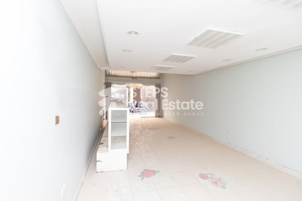 Spacious Shop Space for Rent in Gharrafa - Shop in Al Hanaa Street