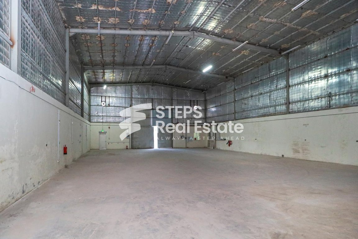 450-SQM Well-maintained Warehouse l Industrial - Warehouse in Industrial Area