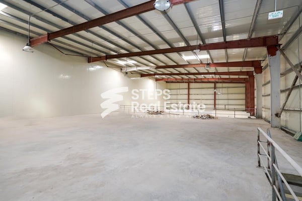 Spacious Warehouse — Birkat Al Awamer - Warehouse in East Industrial Street