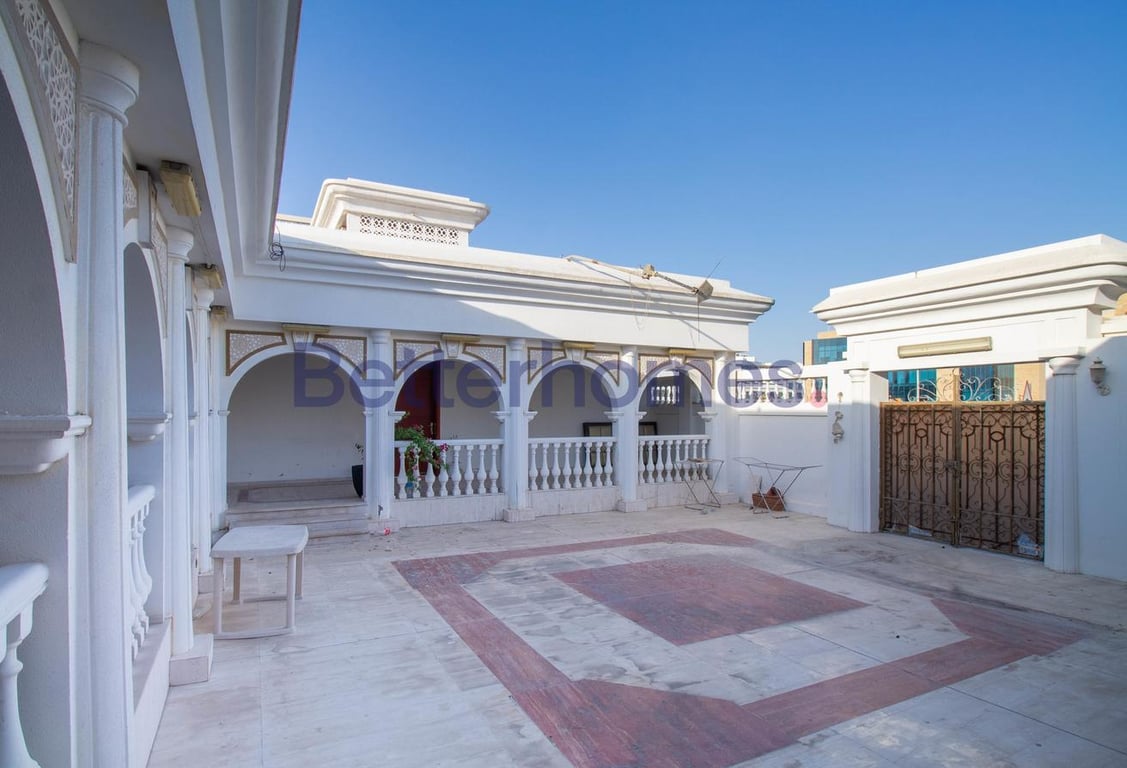 Semi Commercial Villa For Urgent Sale