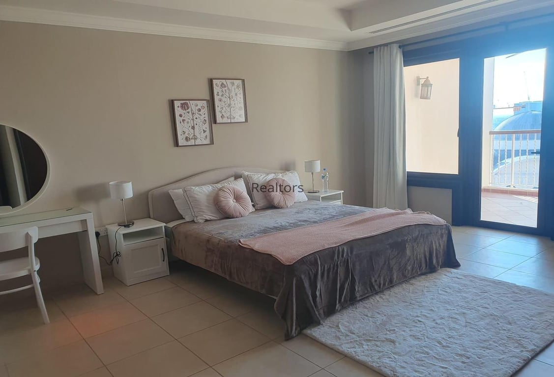 Large 3Beds+Maid FF Apt Porto Arabia NO COMMISSION - Apartment in West Porto Drive