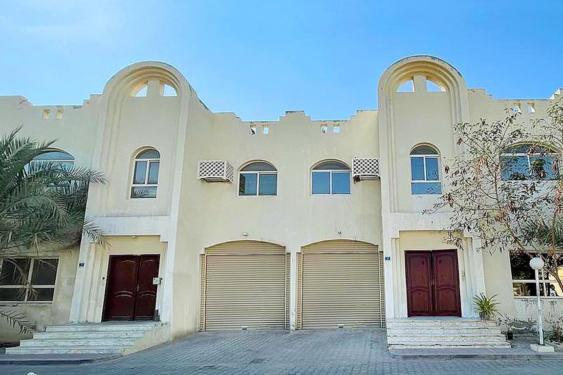 5 Bedroom villa for bachelors - No Commission - Villa in Al Rawda Street