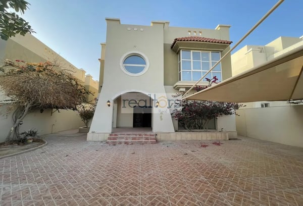 Homey Spacious Standalone Villa for your Family - Villa in Mamoura 18